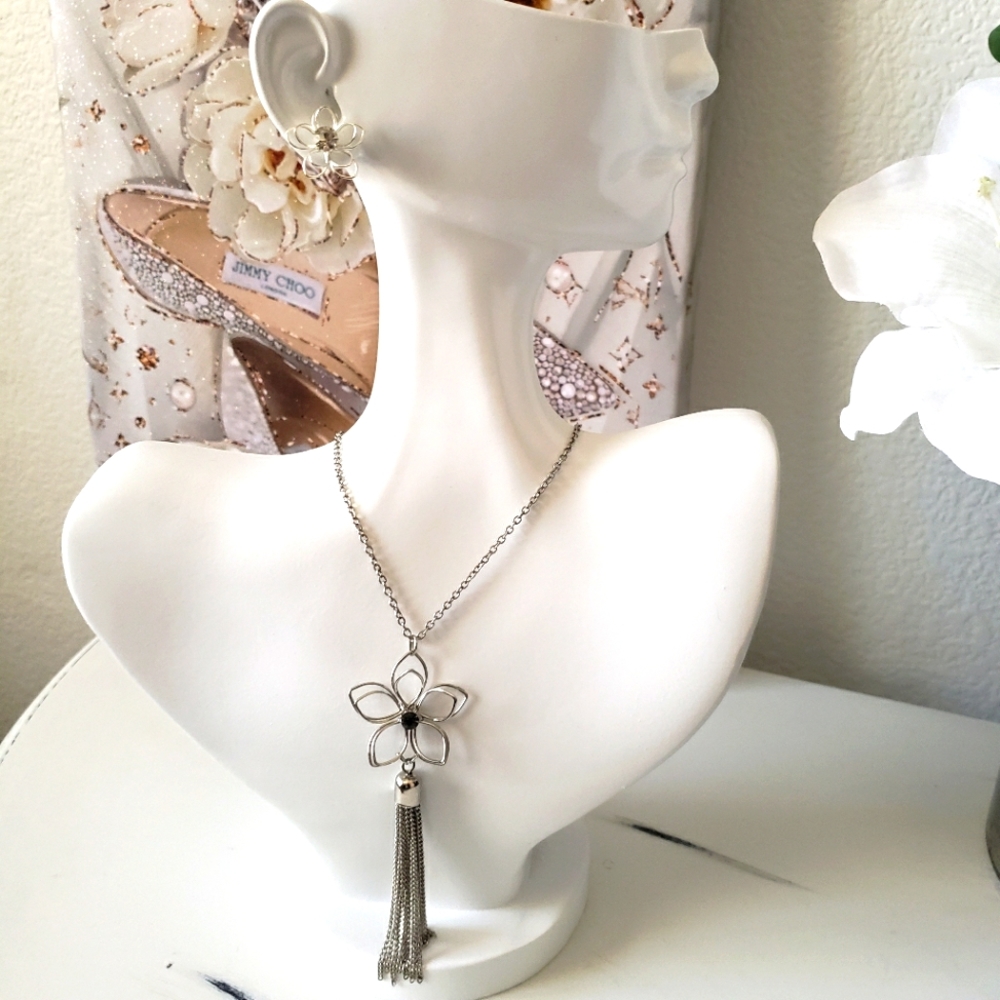 ⭐💝HP💝⭐ ** FINAL PRICE ** Fashion Flower Tassel Necklace and Earring Set